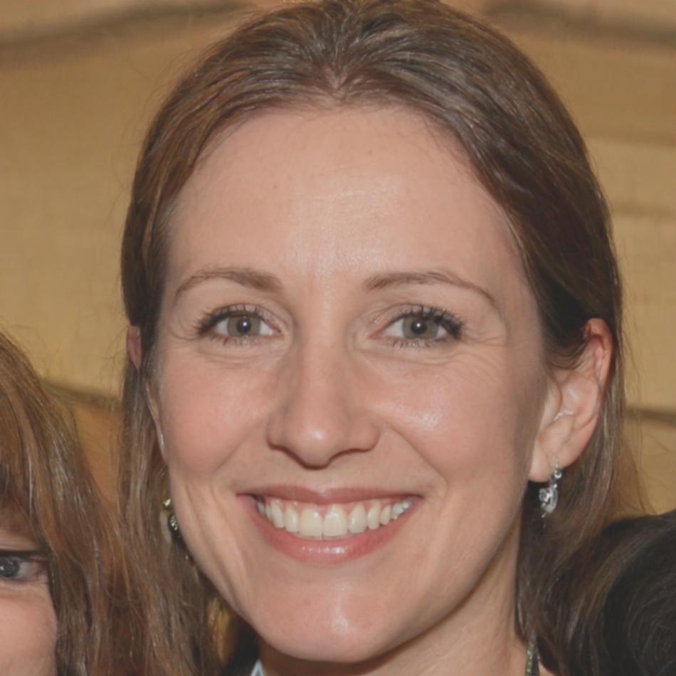 Portrait de Roxanne Dubois, analyste fiscale senior